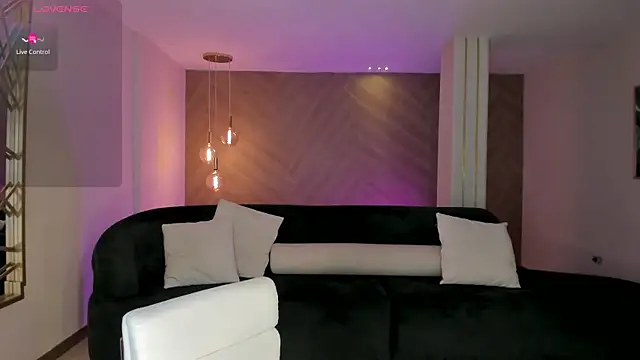 NiaHolland live sex cam