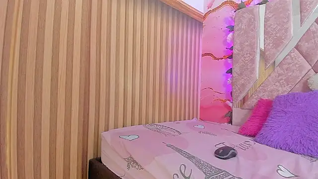 emily_velvet__'s cam snapshot