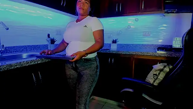 Scarlet_vibe07's cam snapshot