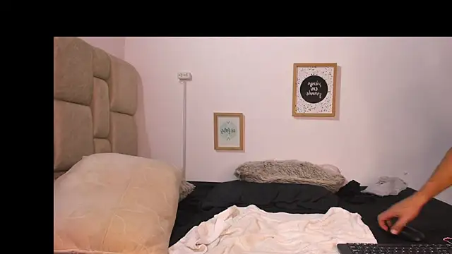 Latin_Pleasures's cam snapshot