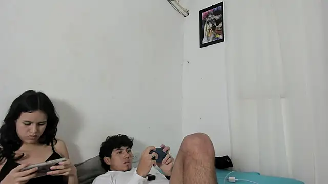 Laura_and_Kevin's cam snapshot