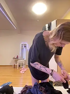 Milly-Kiss's cam snapshot