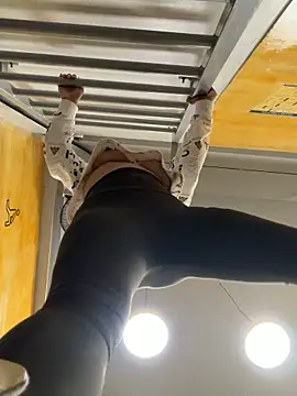 Cami_Leon2's cam snapshot