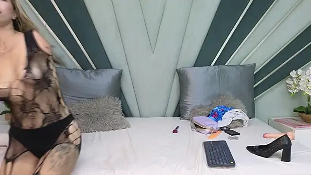 DulceeEsmeralda's cam snapshot