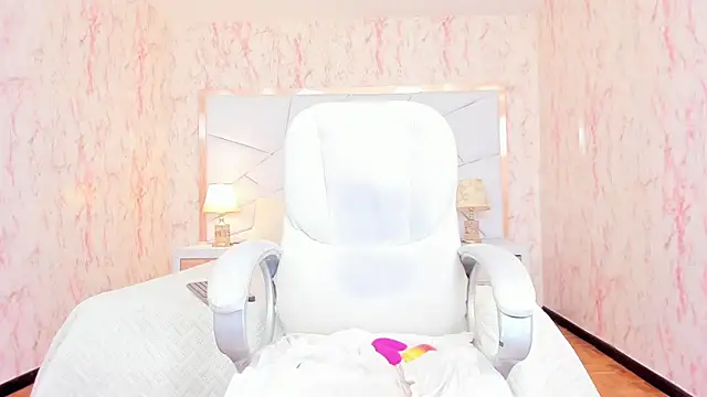 Emily_Whinfre's cam snapshot