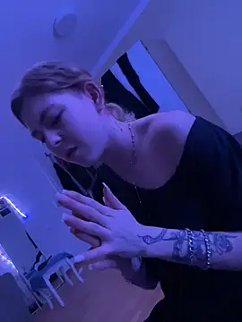 Milly-Kiss's cam snapshot