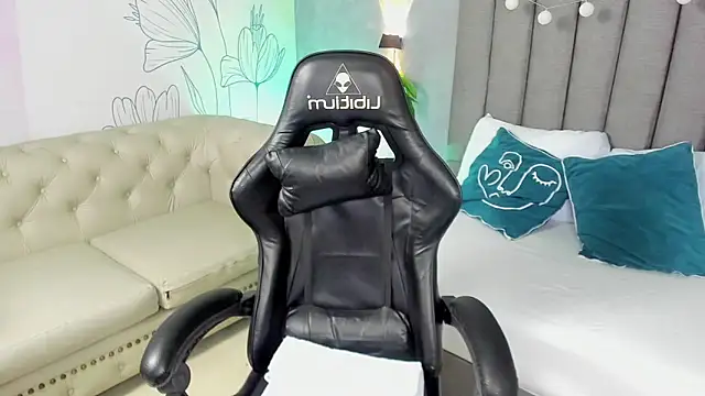 madison_saenzz's cam snapshot