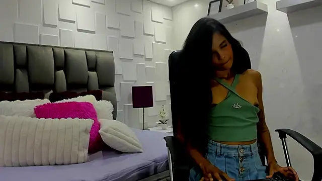 AndreaRusseau's cam snapshot