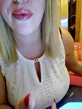 sevimlikelebek29's cam snapshot