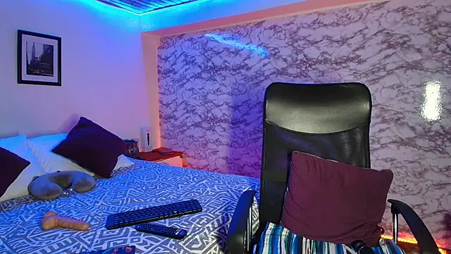 Camila_IRoose's cam snapshot