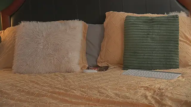 Alyonaqueen_'s cam snapshot