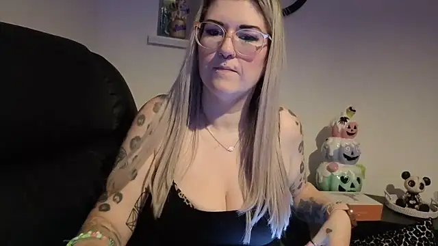 Sizzling_Indie36's cam snapshot