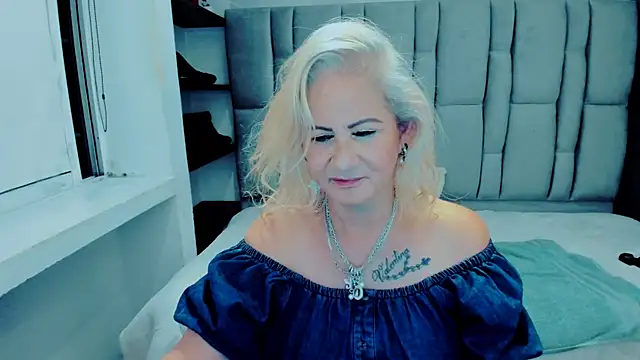 ScarletHoot_'s cam snapshot