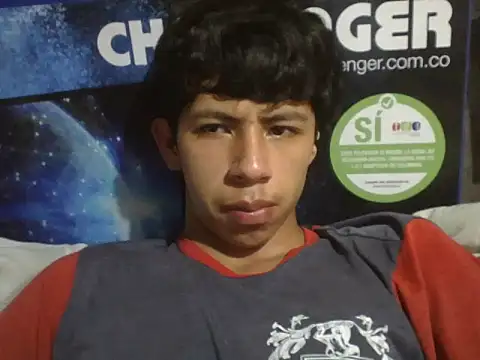 Carlos_Albert02's cam snapshot