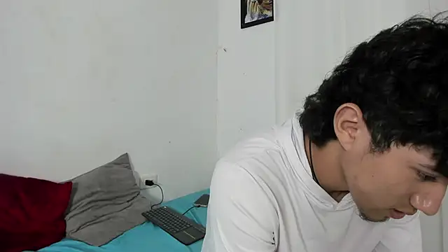 Laura_and_Kevin's cam snapshot