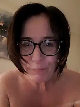 JulieEroticDress's cam snapshot