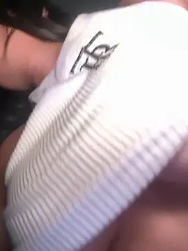 EmmiiGlow live sex cam