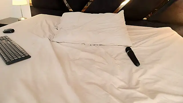 Amelie_saenz's cam snapshot