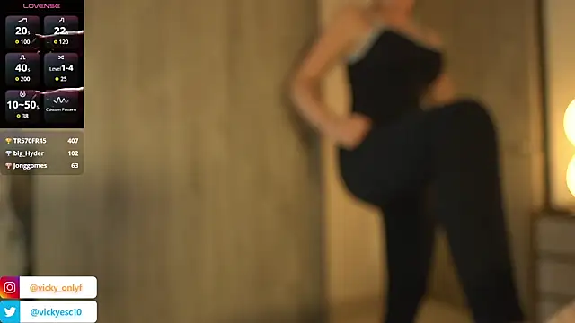 Bonnypetite- live sex cam