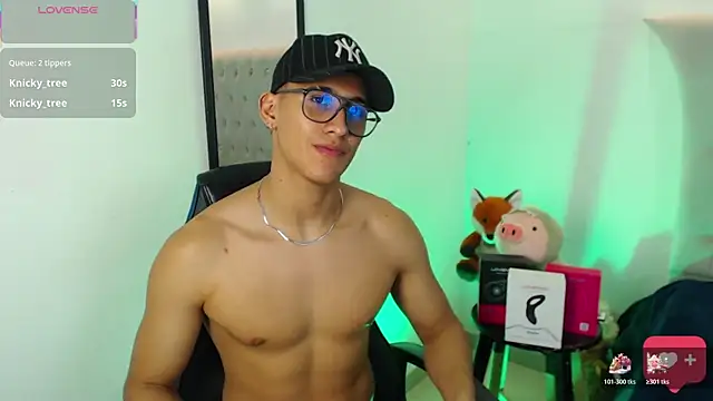 SalvadorFit live sex cam