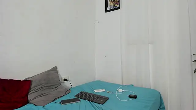 Laura_and_Kevin's cam snapshot