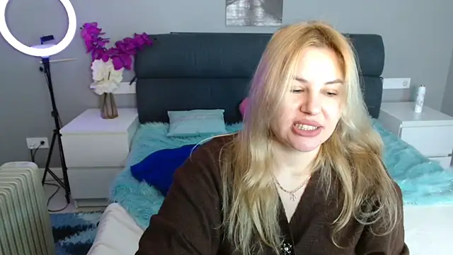 Passion-Blondy's cam snapshot