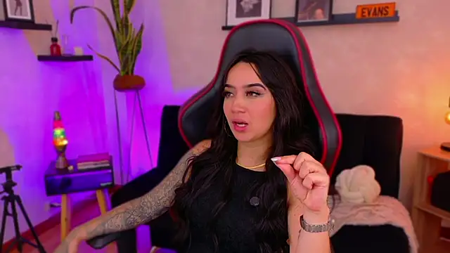 EmmyEvans1's cam snapshot