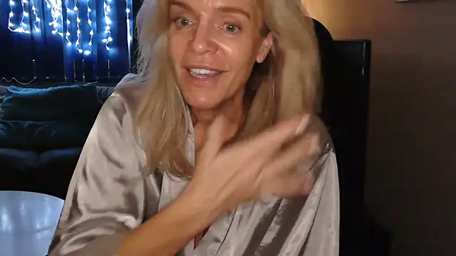 LadyMissNipsnLips's cam snapshot