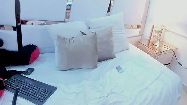 megann_red_'s cam snapshot