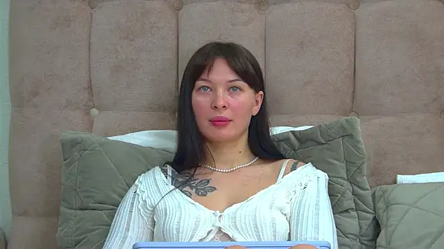 AlexandraBloom's cam snapshot