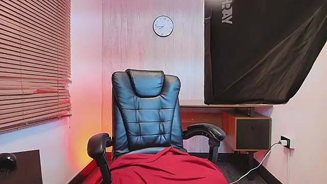 AuroraBrow's cam snapshot