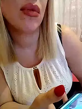 sevimlikelebek29's cam snapshot