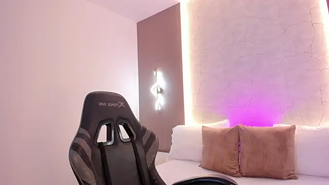 emily_tolson's cam snapshot