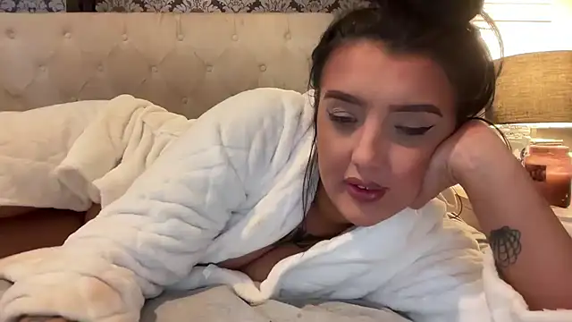 LucyLuxee19's cam snapshot