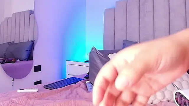 ellisrossi's cam snapshot