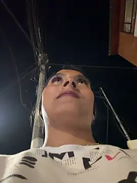 Cami_Leon2's cam snapshot