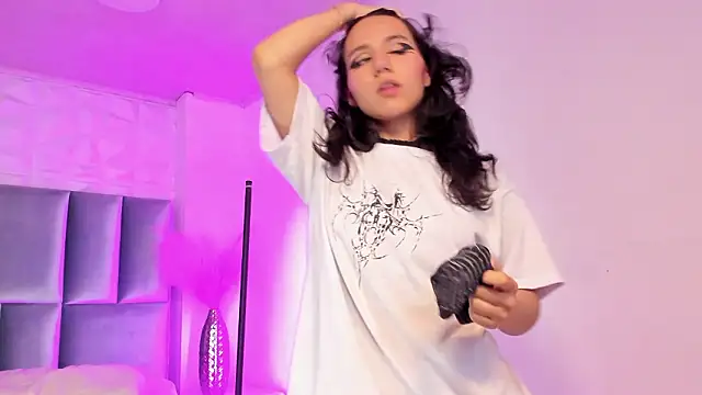 HollyPeach's cam snapshot