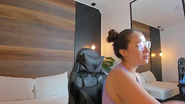 sophia_martinezz_'s cam snapshot