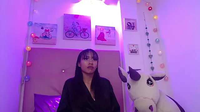 lili_roussi's cam snapshot