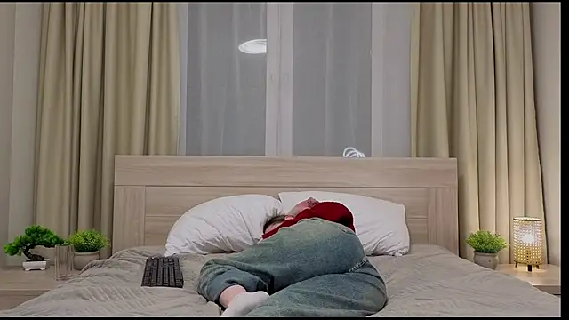 aloreana's cam snapshot