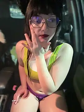 urpuppymoon's cam snapshot