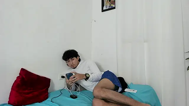 Laura_and_Kevin's cam snapshot