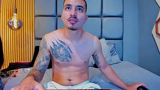 ZOE_GIANLUCA's cam snapshot