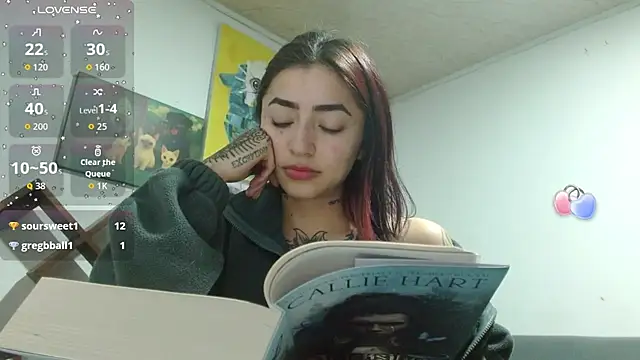 ZoeBakers_'s cam snapshot