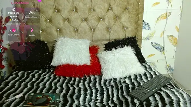 Ari_Chanell's cam snapshot