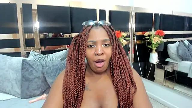 nefferetcharlotte's cam snapshot