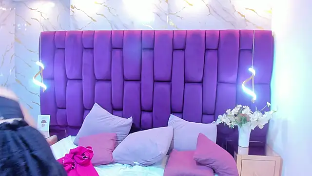 crystalstonee's cam snapshot