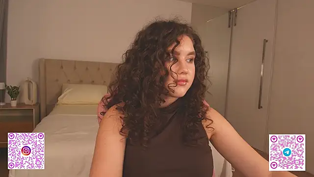 Ariella_Sol's cam snapshot