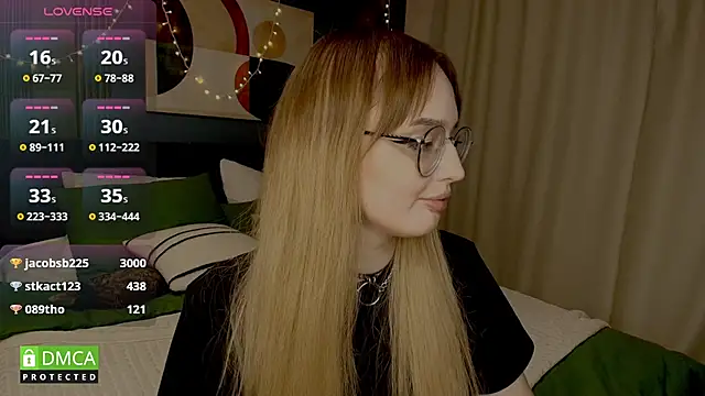 AdeLuna's cam snapshot