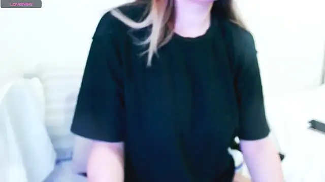 --Perlaa_'s cam snapshot